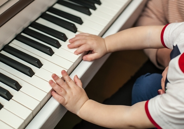 ใช้ความคล่องแคล่วลดขนาดนิ้วของคุณ - การเล่นเครื่องดนตรีโดยเฉพาะเปียโน