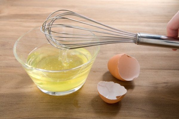 ไข่ขาวจะสูงในโปรตีนแต่มีแคลอรี่ต่ำ